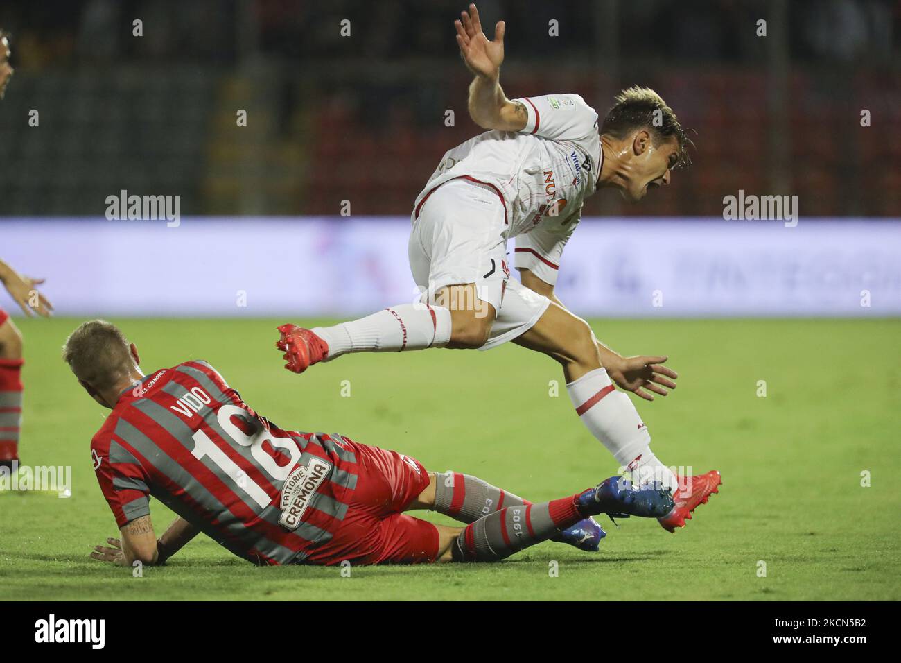 Jacopo Sagre (Perugia) takes a foul against Luca Vido (Cremonese) during the Italian Football Championship League BKT US Cremonese vs AC Perugia on September 22, 2021 at the Stadio Giovanni Zini in Cremona, Italy (Photo by Massimiliano Carnabuci/LiveMedia/NurPhoto) Stock Photo