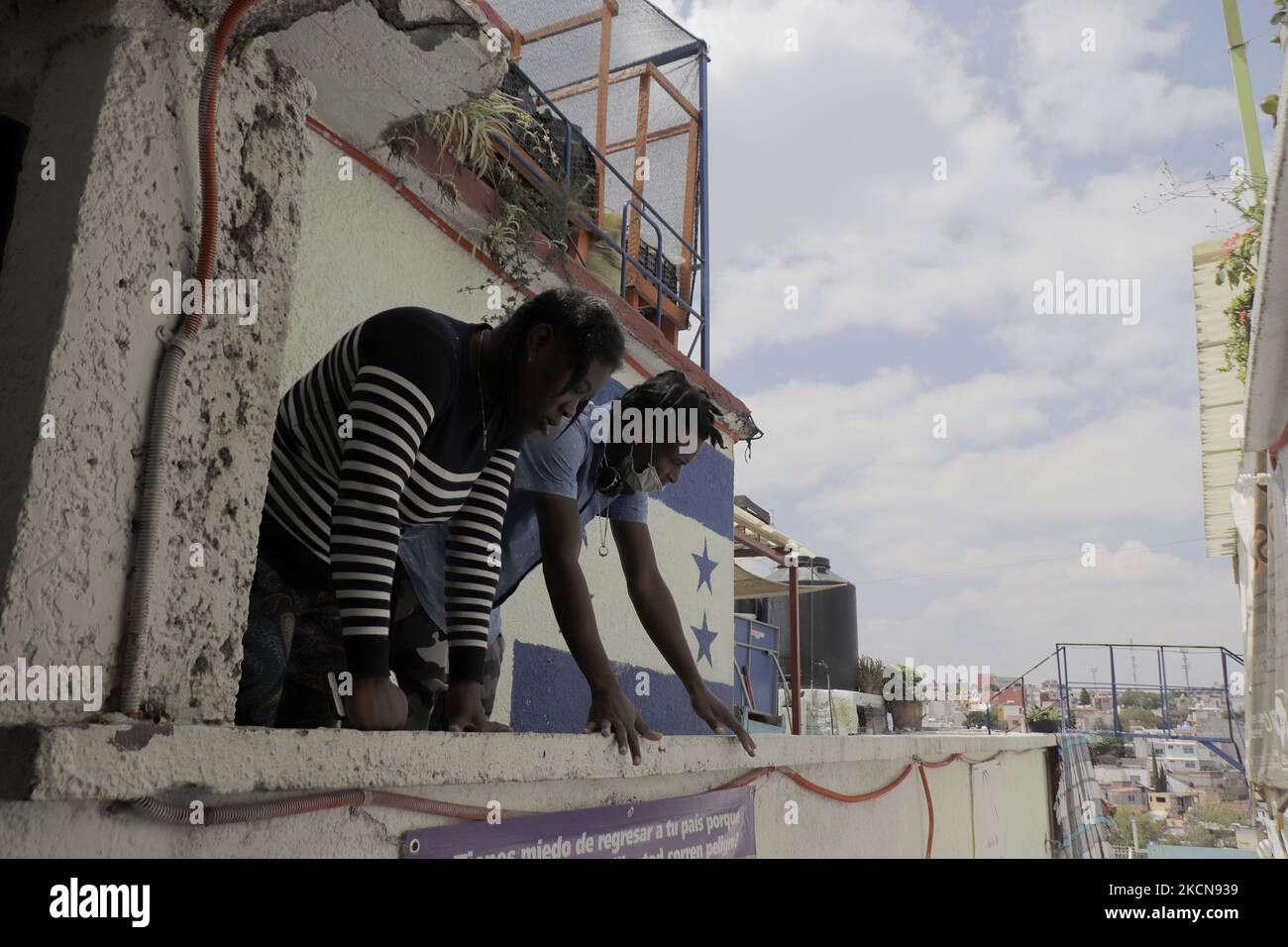 Entering mexico from usa hires stock photography and images Alamy