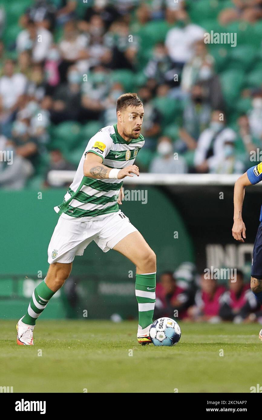 Sebastian Coates conducts the ball during the match for Liga BWIN between Sporting CP and Maritimo, at Estádio de José Alvalade, Lisboa, Portugal, 24, September, 2021 (Photo by João Rico/NurPhoto) Stock Photo