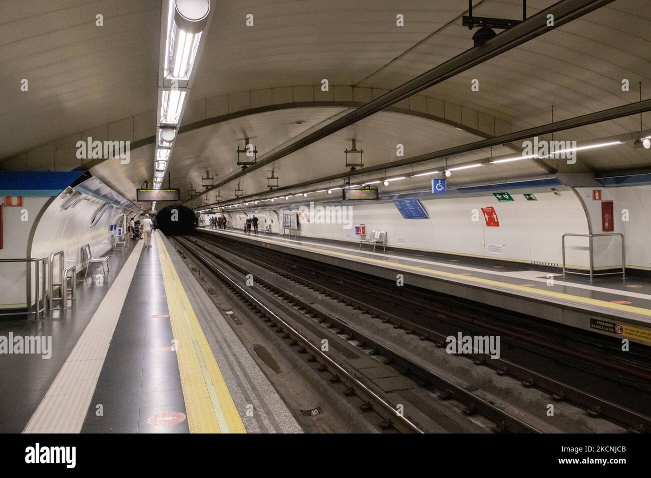 Madrid metro station 0 hi-res stock photography and images - Alamy
