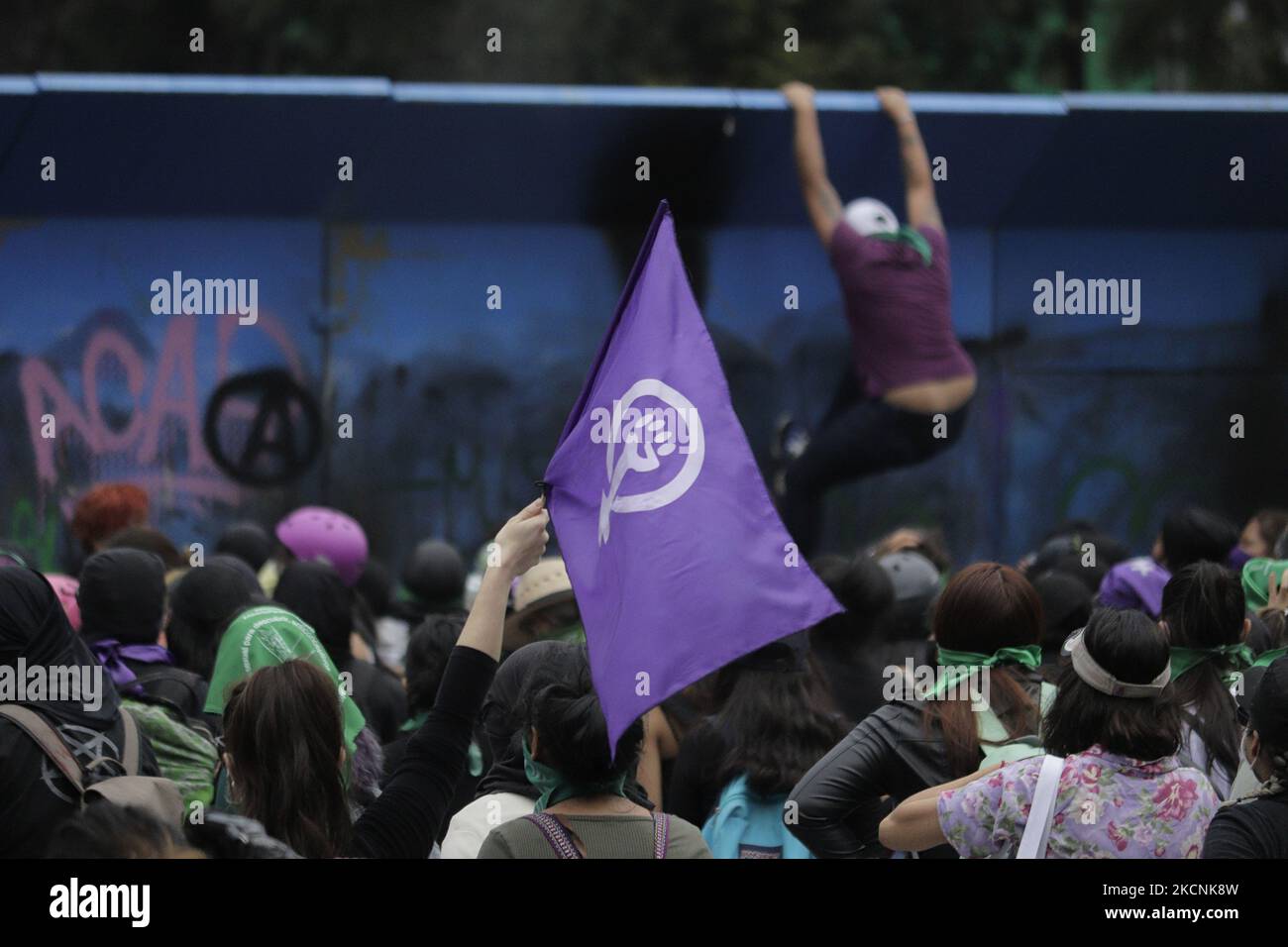Members of the feminist Black Bloc attempt to tear down fences placed under the Angel of Independence in Mexico City, on the occasion of the Global Day of Action in favour of legal, free and safe abortion in Mexico and Latin America. During the march, there were clashes between demonstrators and police along the route. (Photo by Gerardo Vieyra/NurPhoto) Stock Photo