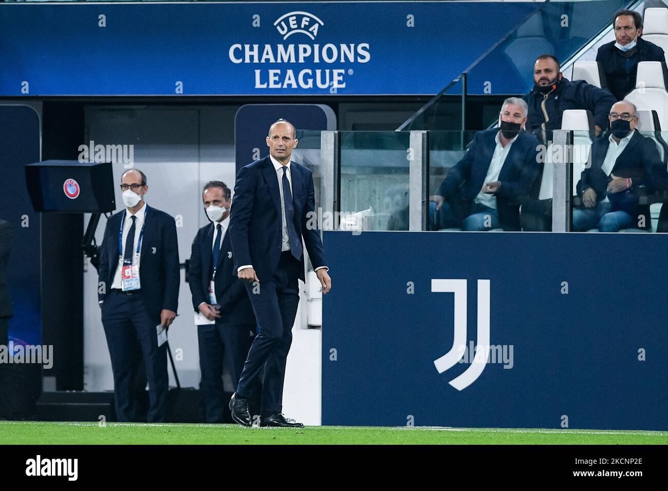 Massimiliano Allegri manager of FC Juventus looks on under the UEFA ...