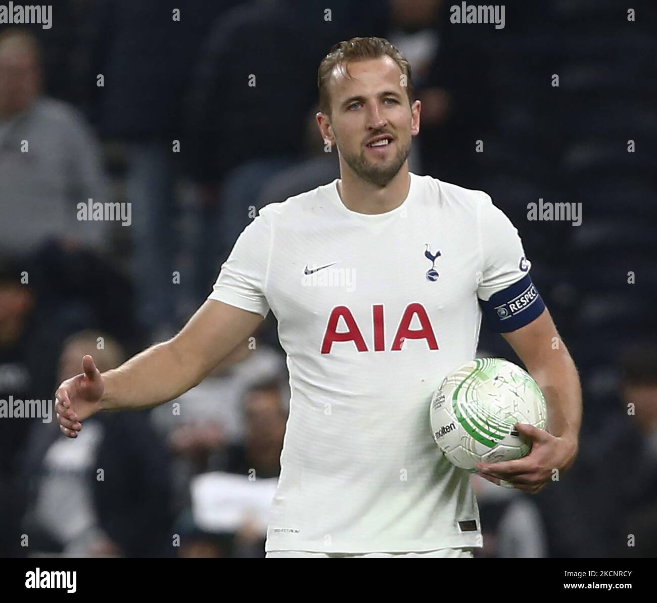 Tottenham Hotspur's Harry Kane with hat trick ball during Europa Conference League Group G between Tottenham Hotspur and Nogometna sola Mura at Tottenham Hotspur stadium , London, England on 30th September 2021 (Photo by Action Foto Sport/NurPhoto) Stock Photo