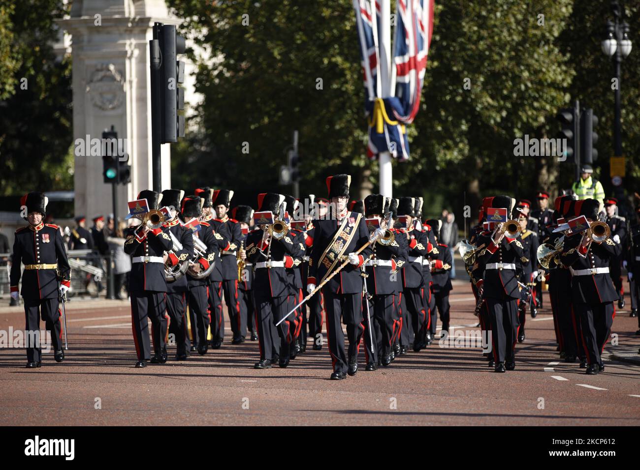 Band members of the Royal Regiment of Canadian Artillery march along the Mall from St James's Palace to Buckingham Palace during their first Changing of the Guard 'dismount' from duty in London, England, on October 6, 2021. Ninety Canadian personnel are carrying out Queen's Guard duties at the four residences of the Royal Family in London (Buckingham Palace, St James's Palace, Windsor Castle and the Tower of London) from October 4-22. For the mount and dismount ceremonies, which take place several times throughout the period, the Queen’s Guard troops are accompanied by the 36-person Royal Cana Stock Photo