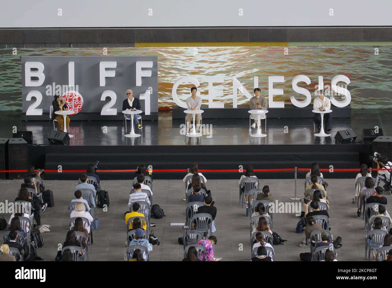Director Im Sang Su Actor Park Hae Il Actor Cho Han Cheul Actor Im Director Im Sang Su Actor Park Hae Il Actor Cho Han Cheul Actor Im Seong Jae Speech Addresses During The 26th Busan Film Festival Open Talk About Heaven To The Land Of Happiness Open Talk Event At Biff Square In Busan South Korea Photo By Seung Il Ryunurphoto 2KCP8GT 