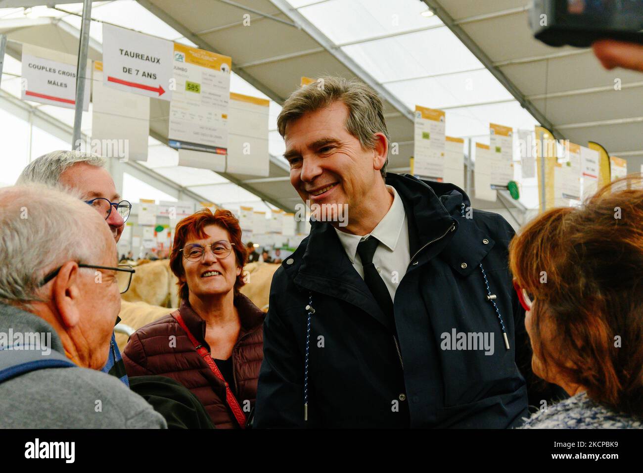 2021-10-06, France. Arnaud Montebourg, former Minister of Economy and candidate for the 2022 presidential election speaks with visitors, at the 30th Sommet de l Elevage (livestock summit) in Cournon d Auvergne, near Clermont Ferrand. (Photo by Adrien Fillon/NurPhoto) Stock Photo