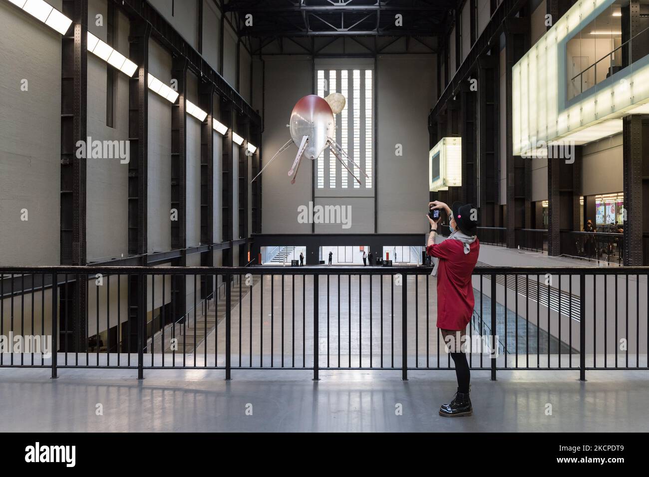 LONDON, UNITED KINGDOM - OCTOBER 11, 2021: Tate Modern unveils a new aerial work at the Turbine Hall 'In Love With The World' by Korean American conceptual artist Anicka Yi for the 2021 Hyundai Commission on October 11, 2021 in London, England. (Photo by WIktor Szymanowicz/NurPhoto) Stock Photo