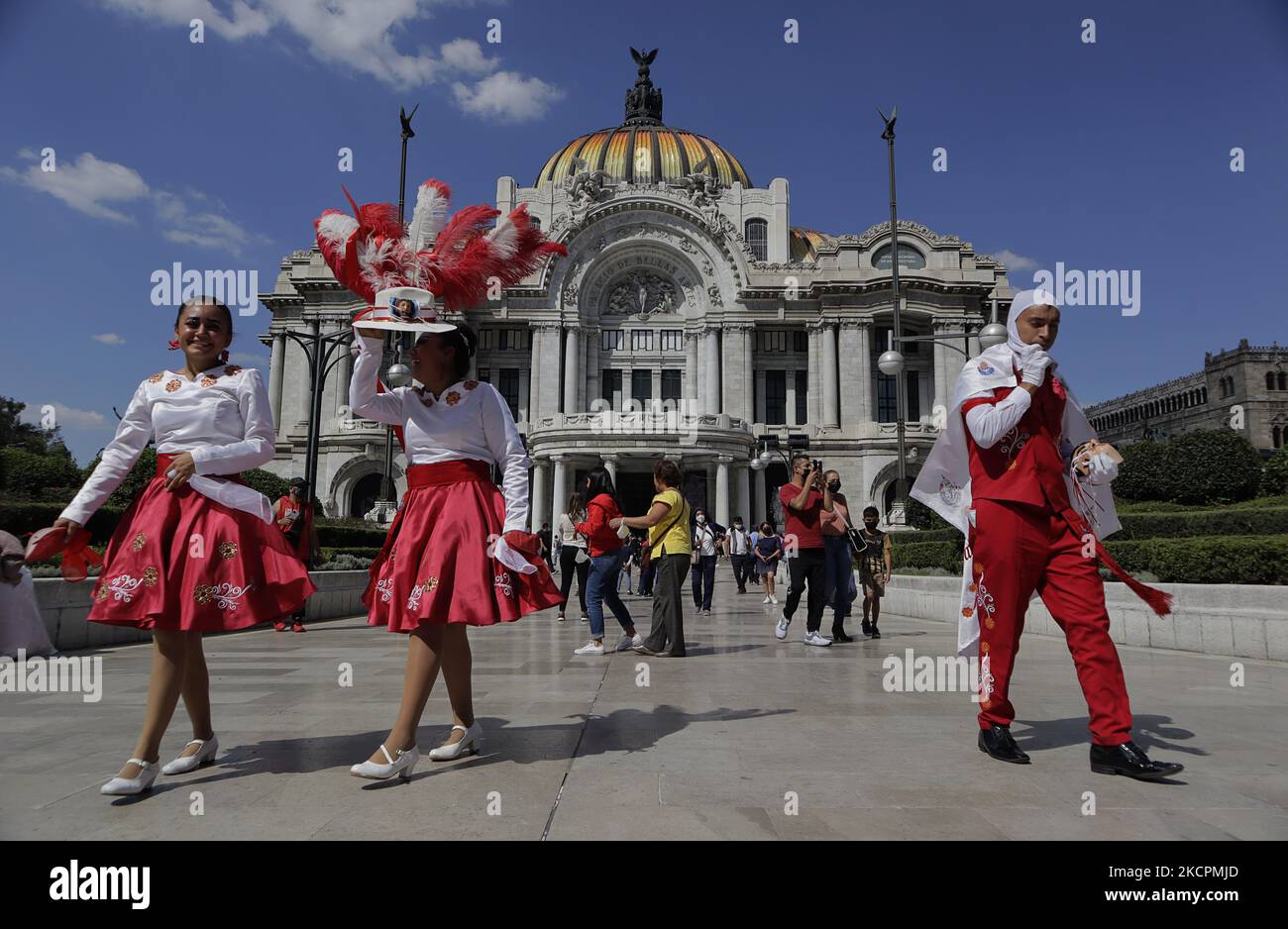 Dancers from Tlaxcala and Puebla, perform the Dance of the Huehues in