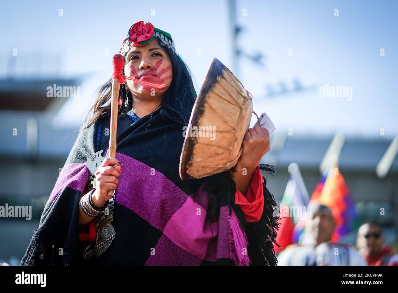 People celebrating 'Indigenious people day' walking from Amsterdam Bijlmer Arena to Nelson Mandela Parc in Amsterdam, Netherlands, on October 16, 2021. (Photo by Oscar Brak/NurPhoto) Stock Photo