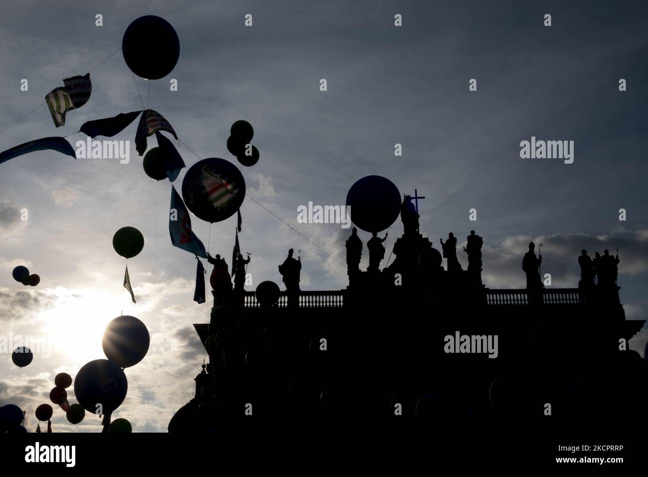 Baloons in the sky near San Giovanni Basilique during an anti-fascist parade. This rally, called by CGIL, CISL and UIL, the three main Italian Labour Unions, at Piazza San Giovanni in Rome on October 16, 2021, was organized a week after a no Green Pass demonstration which degenerated into a violent assault on the CGIL building, led by the neo-fascist Forza Nuova party, Rome, 16 October 2021 (Photo by Francesco Boscarol/NurPhoto) Stock Photo