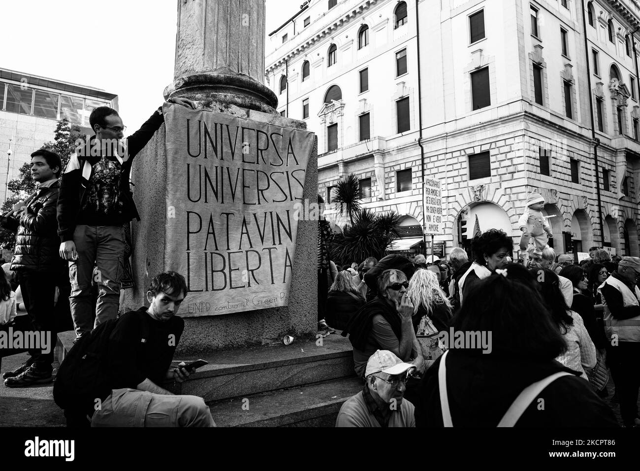 students of the University of Padua protest against the obligation of the GreenPass. No Vax and No Green Pass protesters protested in Padua, Italy, on October 16, 2021 amid the coronavirus pandemic. Italy makes the mandatory use of 'Green Pass' in all workplaces. Last week, a group of anti-vaccine protesters, including extreme right-wing party Forza Nuova caused chaos in Rome. (Photo by Roberto Silvino/NurPhoto) Stock Photo