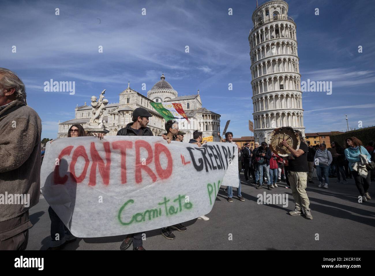 Opponents of Italy's Green pass gathered in Miracle Square during the visit of President Sergio Mattarella in Pisa, Italy, on October 18, 2021. While president Sergio Mattarella visited Pisa for the academic year inauguration of the University of Pisa approximately two hundred anti-vaccine activists gathered under the famous leaning tower to contest the Green Pass, the Italian health pass that requires workers to have government-issued proof of vaccination. Protests from the anti-vax sparked around the country’s major cities. (Photo by Enrico Mattia Del Punta/NurPhoto) Stock Photo