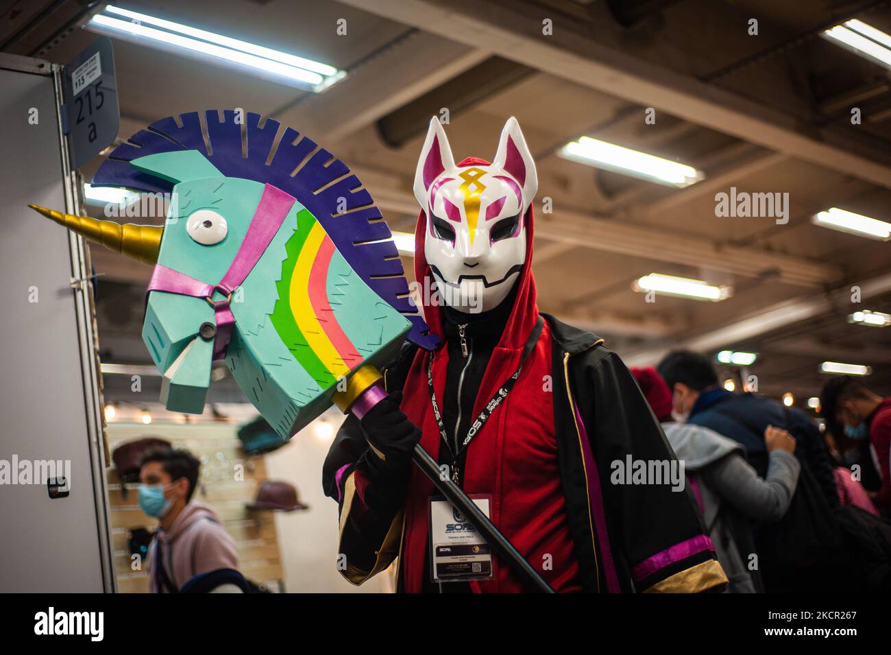 A cosplayer wears a costume of popular battle royale Game Fortnite during the last day of the SOFA (Salon del Ocio y la Fantasia) 2021, a fair aimed to the geek audience in Colombia that mixes Cosplay, gaming, superhero and movie fans from across Colombia, in Bogota, Colombia on October 18, 2021. (Photo by Sebastian Barros/NurPhoto) Stock Photo