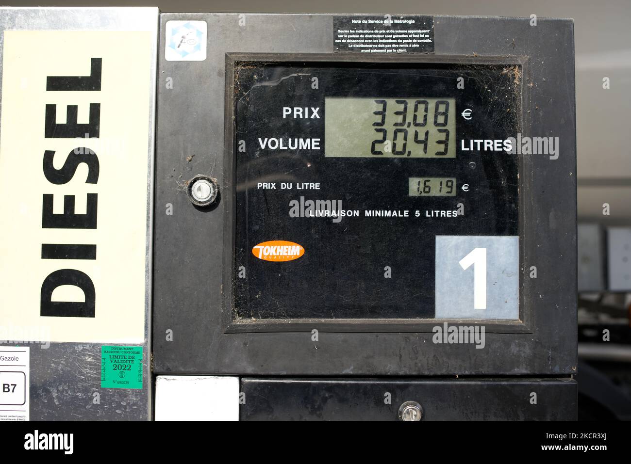 A man has put for €33 (20 liters) of gasoline in his car. The French government prepares to announce a plan to help consumers to pay their bill of fuel as energy prices skyrocketed after the Covid-19 pandemic. The price of fuel is nearly an all time high. The Macron's government want to subsidy the use of fossil fuels to help people. They fear a resumtion of the Gilets Jaunes protests which began nearly three years ago about the price of gasoline as the french campaign for presidential election will really begin in the next months. Toulouse. France. October 20th 2021. (Photo by Alain Pitton/Nu Stock Photo