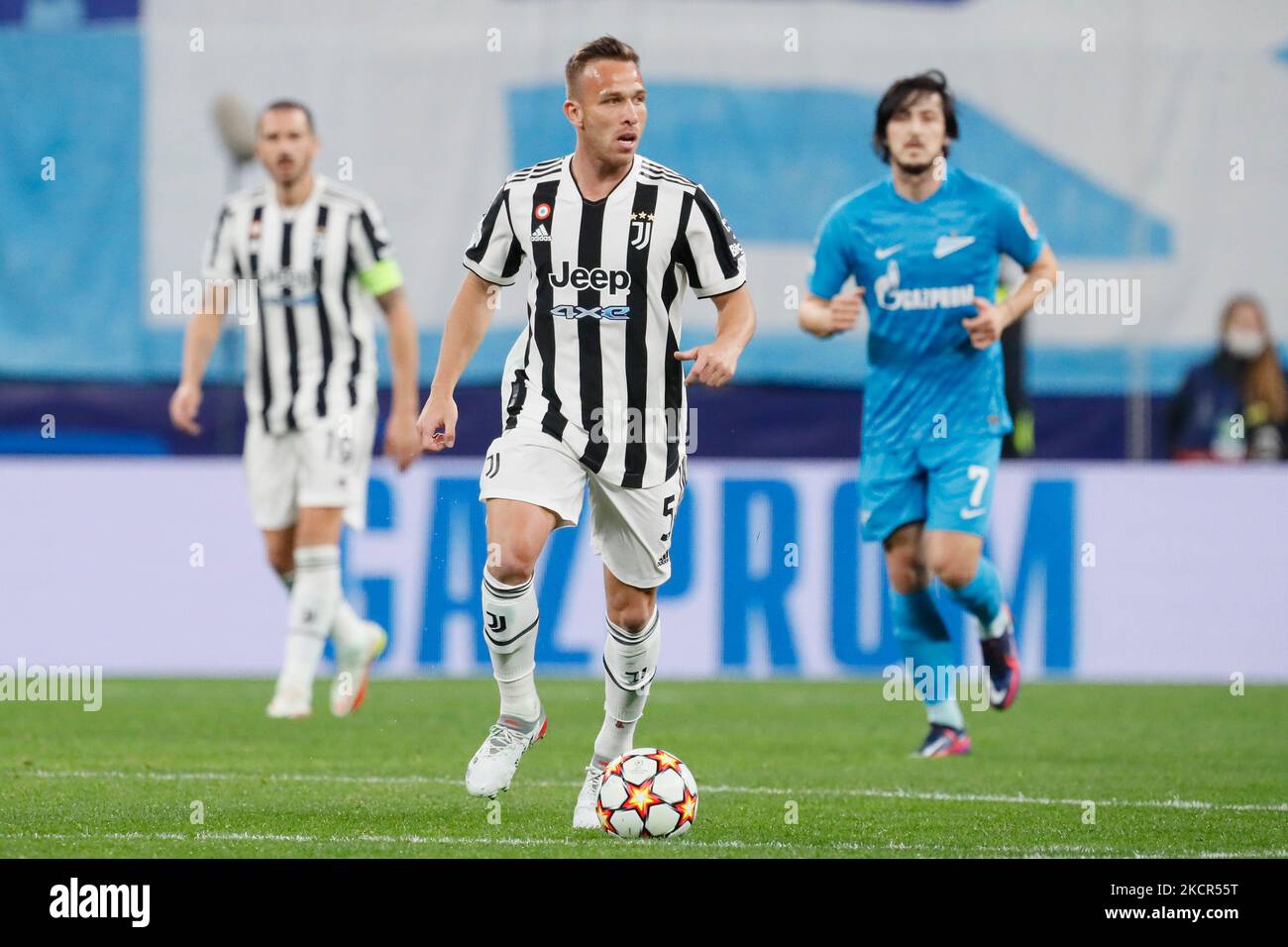 Arthur (C) of Juventus in action during the UEFA Champions League Group H football match between Zenit St. Petersburg and Juventus FC on October 20, 2021 at Gazprom Arena in Saint Petersburg, Russia. (Photo by Mike Kireev/NurPhoto) Stock Photo