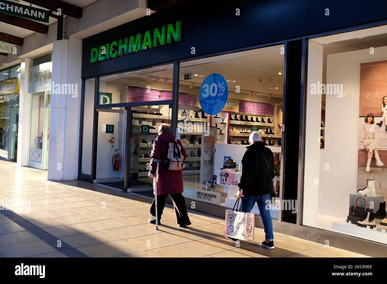 Shopping shoes walking hi-res stock photography and images - Page 5 - Alamy