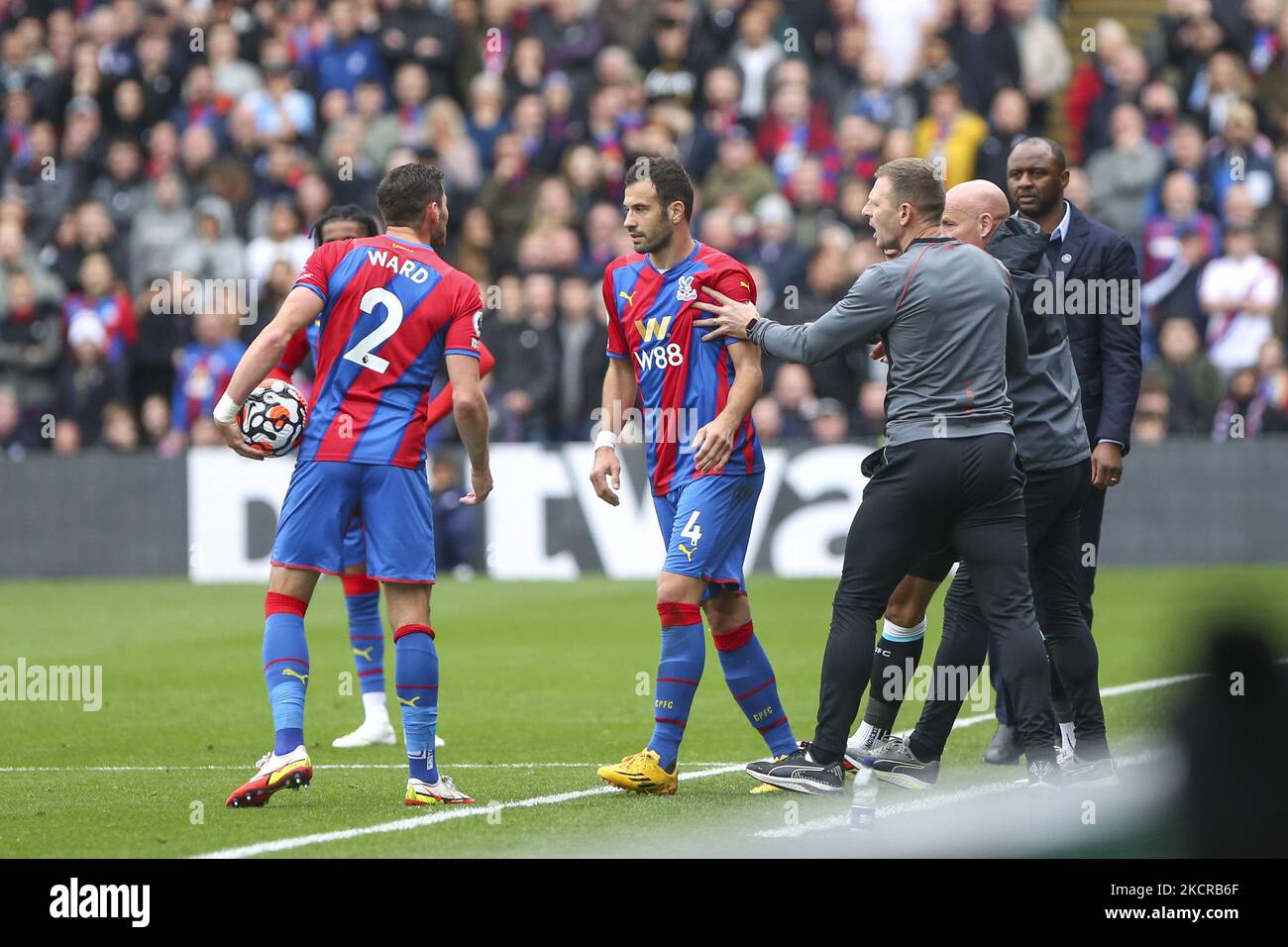 A war of words between Luka Milivojevic of Crystal Palace and Graeme Jones caretaker manager of Newcastle United during the Premier League match between Crystal Palace and Newcastle United at Selhurst Park, London on Saturday 23rd October 2021. (Photo by Tom West/MI News/NurPhoto) Stock Photo