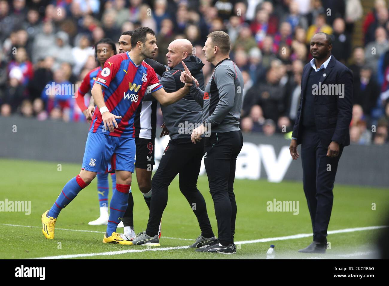 A war of words between Luka Milivojevic of Crystal Palace and Graeme Jones caretaker manager of Newcastle United during the Premier League match between Crystal Palace and Newcastle United at Selhurst Park, London on Saturday 23rd October 2021. (Photo by Tom West/MI News/NurPhoto) Stock Photo