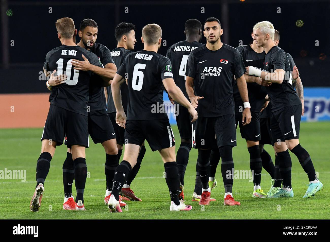 Players of AZ Alkmaar's team encouraging themselves during the game against CFR Cluj, UEFA Europa Conference League - Group D, Dr. Constantin Radulescu Stadium, Cluj-Napoca, Romania, 21 October 2021 (Photo by Flaviu Buboi/NurPhoto) Stock Photo