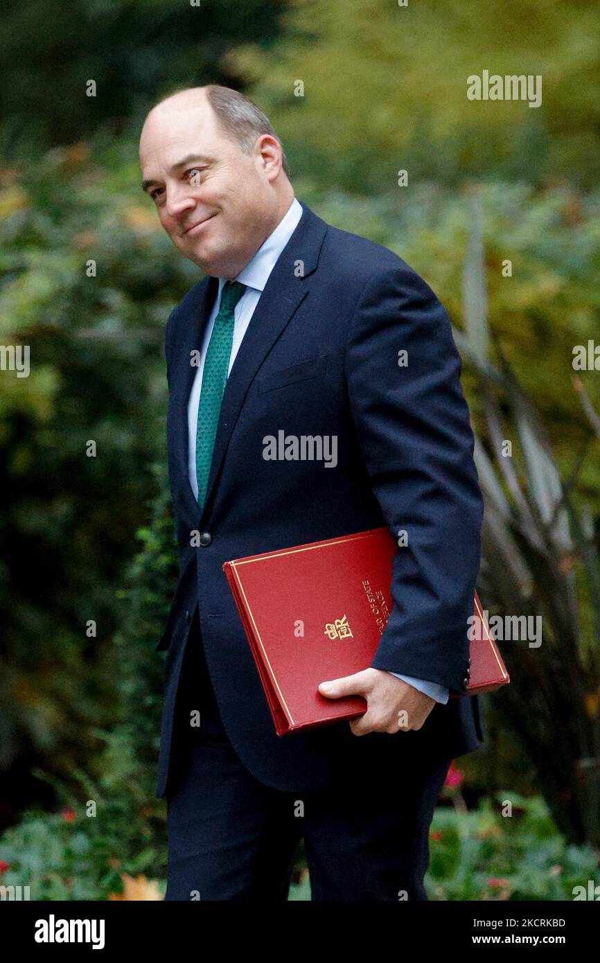 Secretary of State for Defence Ben Wallace, Conservative Party MP for Wyre and Preston North, arrives for a cabinet meeting at 10 Downing Street in London, England, on October 27, 2021. British Chancellor of the Exchequer Rishi Sunak today presents his Budget for the year ahead to MPs in the House of Commons. (Photo by David Cliff/NurPhoto) Stock Photo