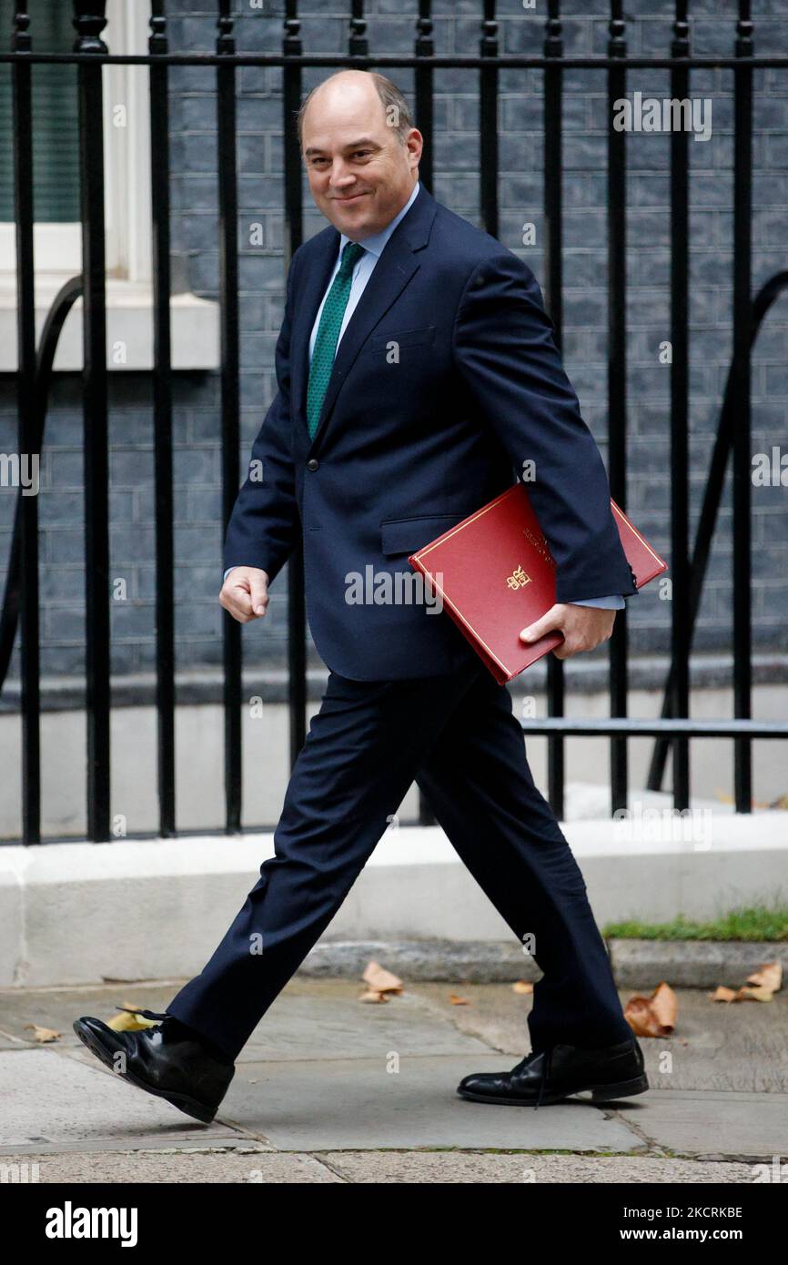 Secretary of State for Defence Ben Wallace, Conservative Party MP for Wyre and Preston North, arrives for a cabinet meeting at 10 Downing Street in London, England, on October 27, 2021. British Chancellor of the Exchequer Rishi Sunak today presents his Budget for the year ahead to MPs in the House of Commons. (Photo by David Cliff/NurPhoto) Stock Photo