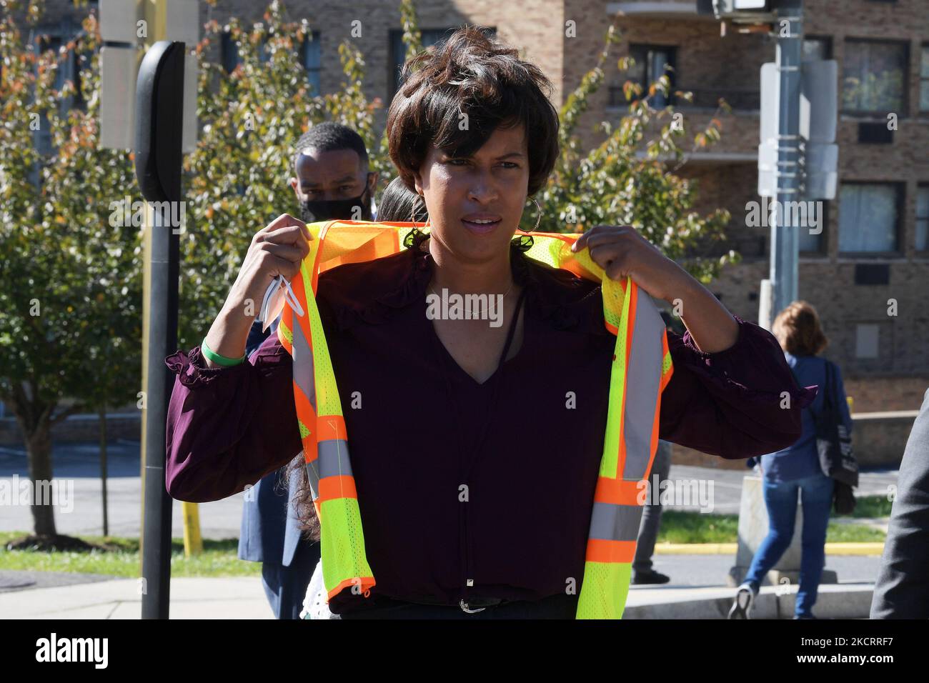 DC Mayor Muriel Bowser kicks off Back to Basics Week by providing an update on safety improvement projects that will better protect pedestrians, today on October 25, 2021 at Adams Morgan neighborhood in Washington DC, USA. (Photo by Lenin Nolly/NurPhoto) Stock Photo