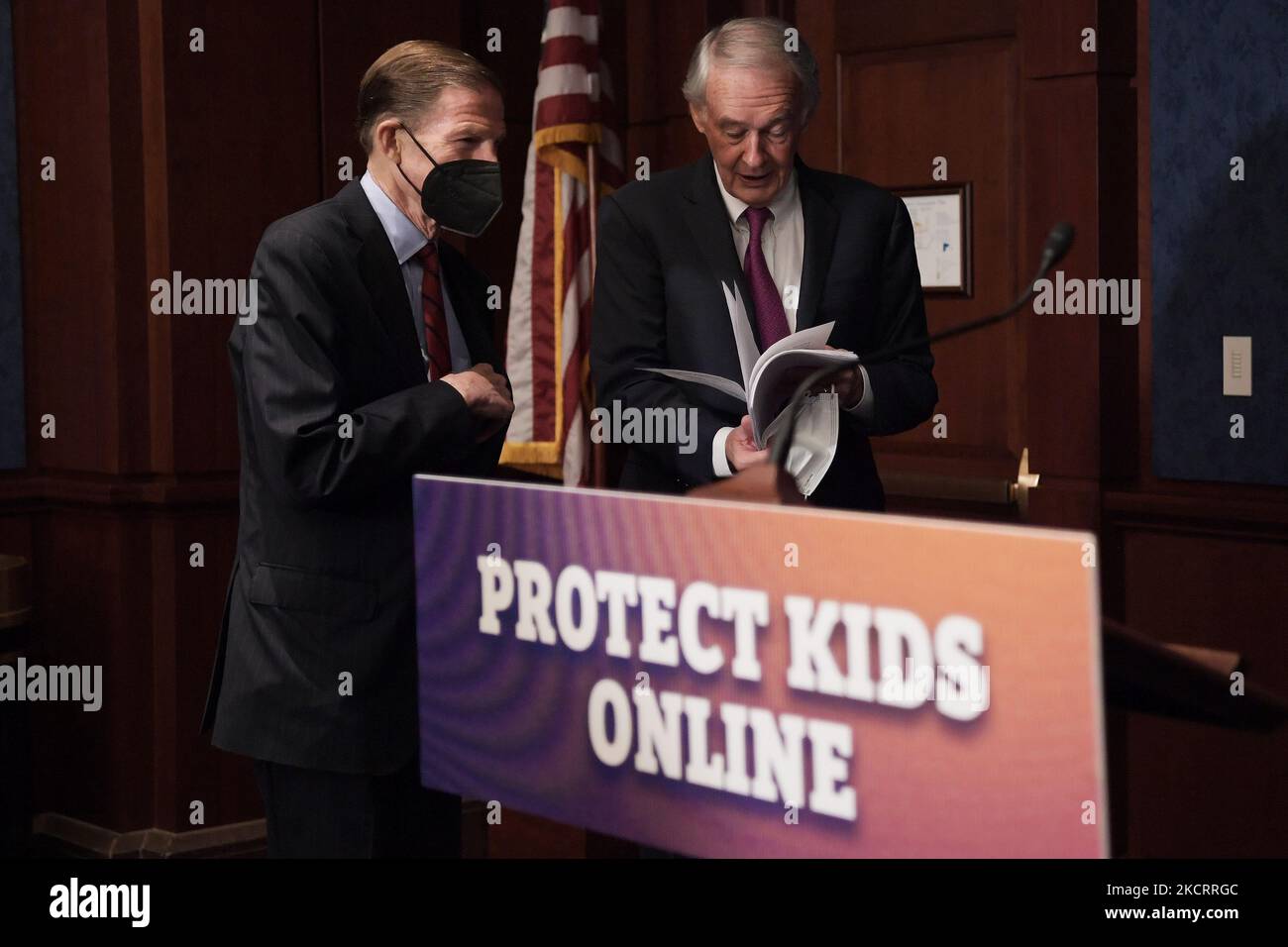US Senators Ed Markey(D-MA)(right) and Richard Blumenthal(D-CT)(left) during a press conference about Online Privacy Protection Act, today on October 27, 2021 at SVC/Capitol Hill in Washington DC, USA. (Photo by Lenin Nolly/NurPhoto) Stock Photo