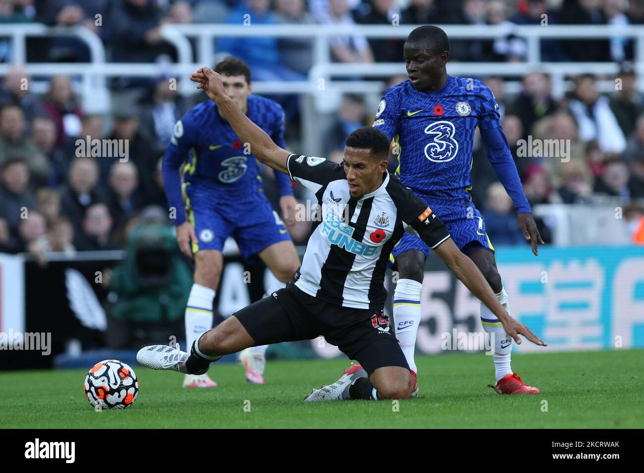 Isaac Hayden of Newcastle United and N'Golo Kante of Chelsea in action during the Premier League match between Newcastle United and Chelsea at St. James's Park, Newcastle on Saturday 30th October 2021. (Photo by Will Matthews/MI News/NurPhoto) Stock Photo