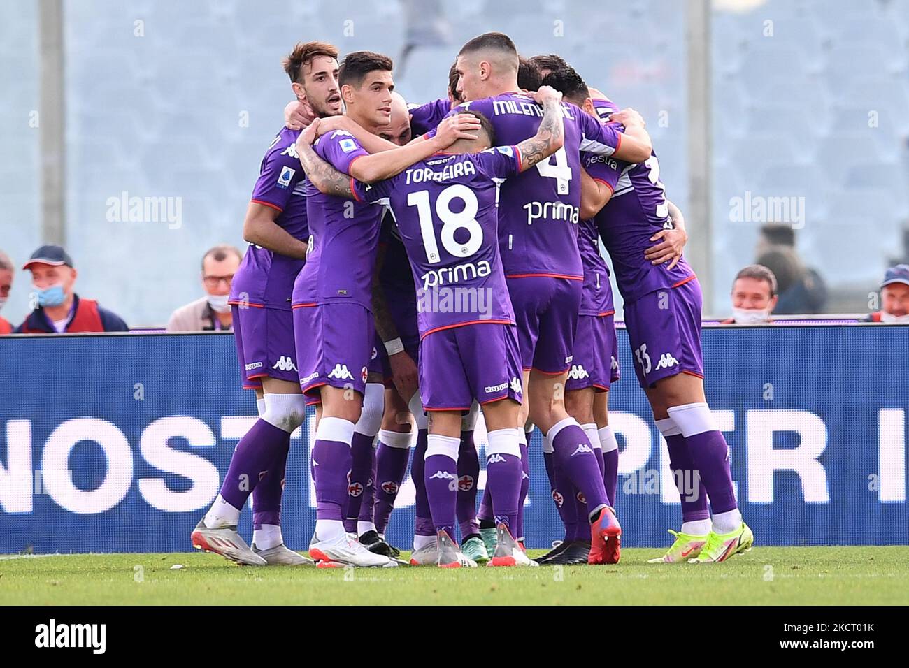 Fiorentina players celebrate after a goal during the italian soccer Serie A match ACF Fiorentina vs Spezia Calcio on October 31, 2021 at the Artemio Franchi stadium in Florence, Italy (Photo by Lisa Guglielmi/LiveMedia/NurPhoto) Stock Photo