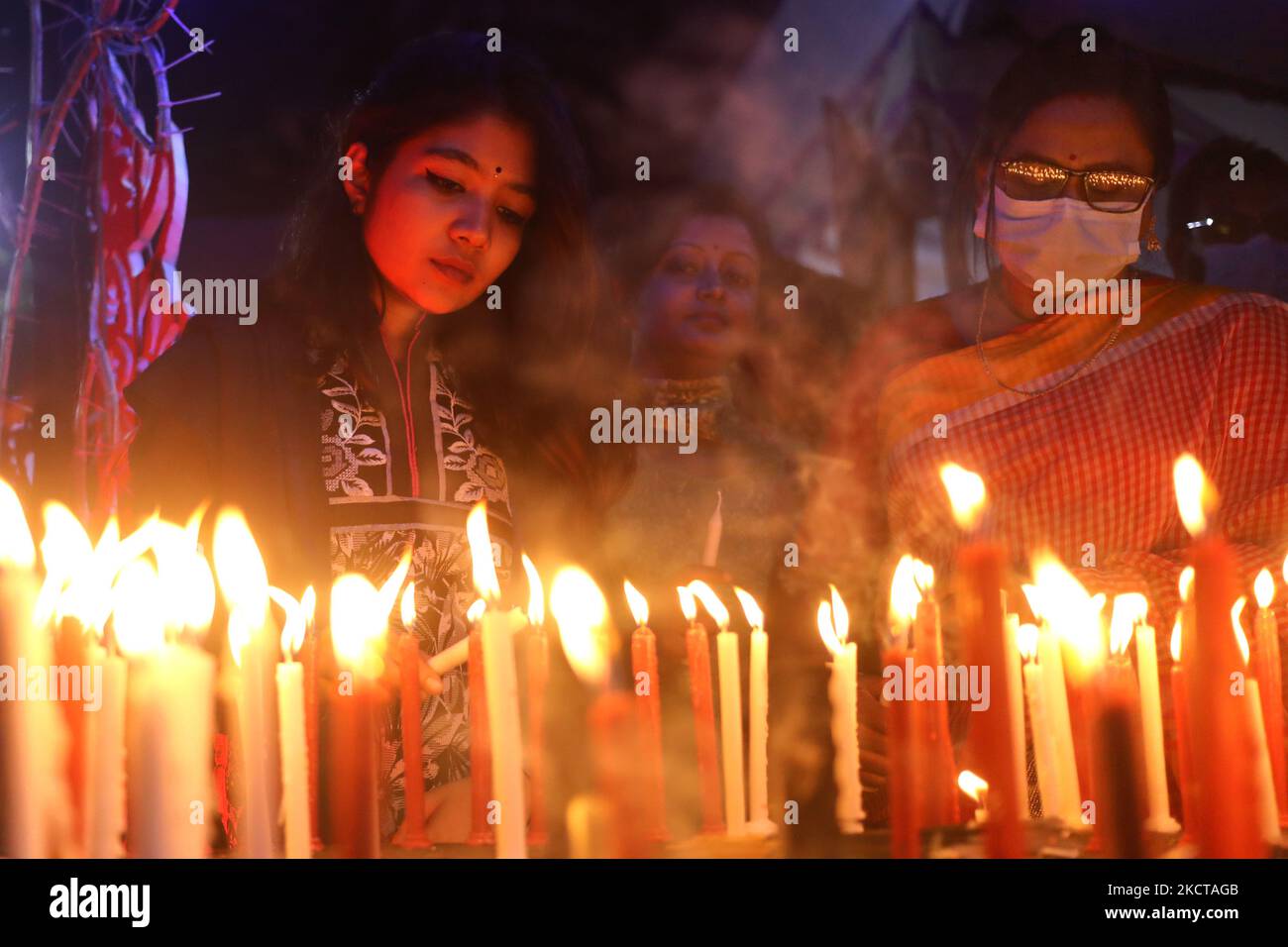 Devotees light up candles as they take part in a festival to celebrate Diwali, the Hindu festival of light at a temple in Dhaka, Bangladesh on November 04, 2021. (Photo by Syed Mahamudur Rahman/NurPhoto) Stock Photo