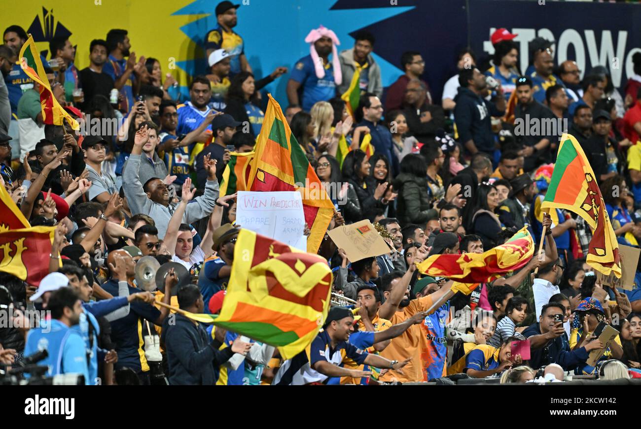 Sydney, Australia. 05th Nov, 2022. A general view of Sri Lanka fans cheering during the ICC Men's T20 World Cup Group 1 match between England and Sri Lanka at Sydney Cricket Ground on November 05, 2022 in Sydney, Australia.  IMAGE RESTRICTED TO EDITORIAL USE - STRICTLY NO COMMERCIAL USE. No use in betting, games or a single club/league/player publications. Credit: Izhar Ahmed Khan/Alamy Live News/Alamy Live News Stock Photo