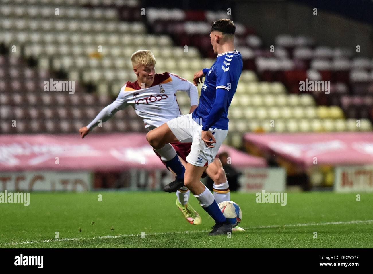 Jim Simms of Oldham Athletic during the FA Cup match between Bradford City and Oldham Athletic at the Coral Windows Stadium, Bradford on Wednesday 17th November 2021. (Photo by Eddie Garvey/MI News/NurPhoto) Stock Photo