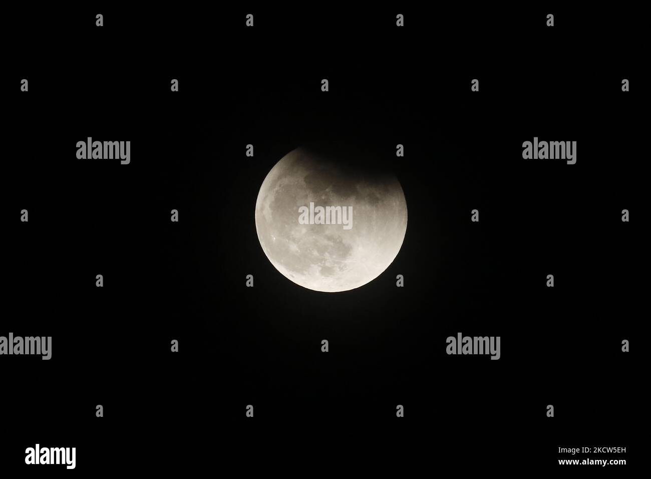 Partial lunar eclipse observed in Sangju, South of Seoul on November 19 ...