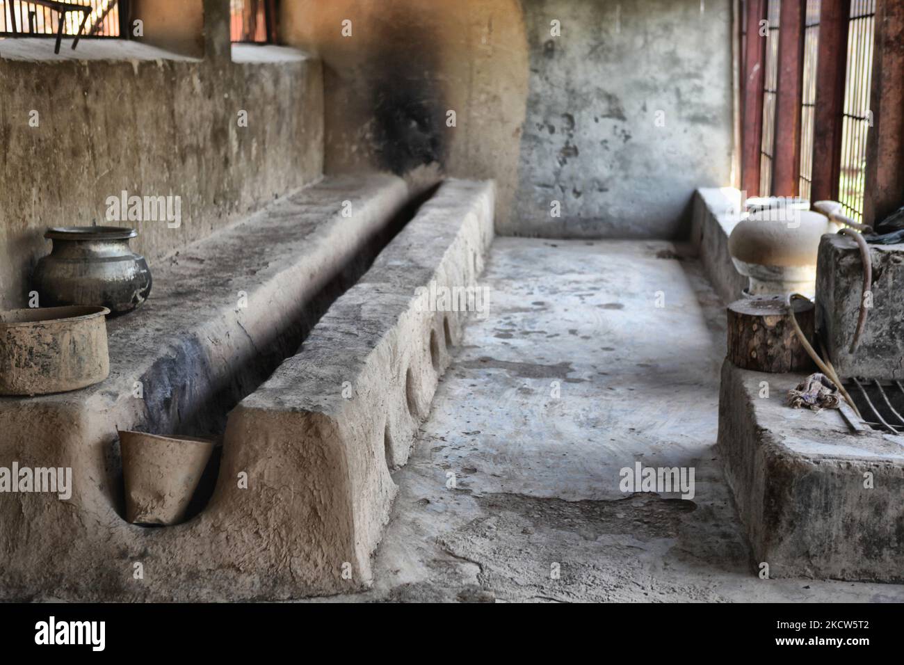A continuous chulla or earthen oven used for cooking large amounts of food for Muslim devotees after prayers at the Baba Nizamuddin Sahab Shrine in Kashmir, India. (Photo by Creative Touch Imaging Ltd./NurPhoto) Stock Photo