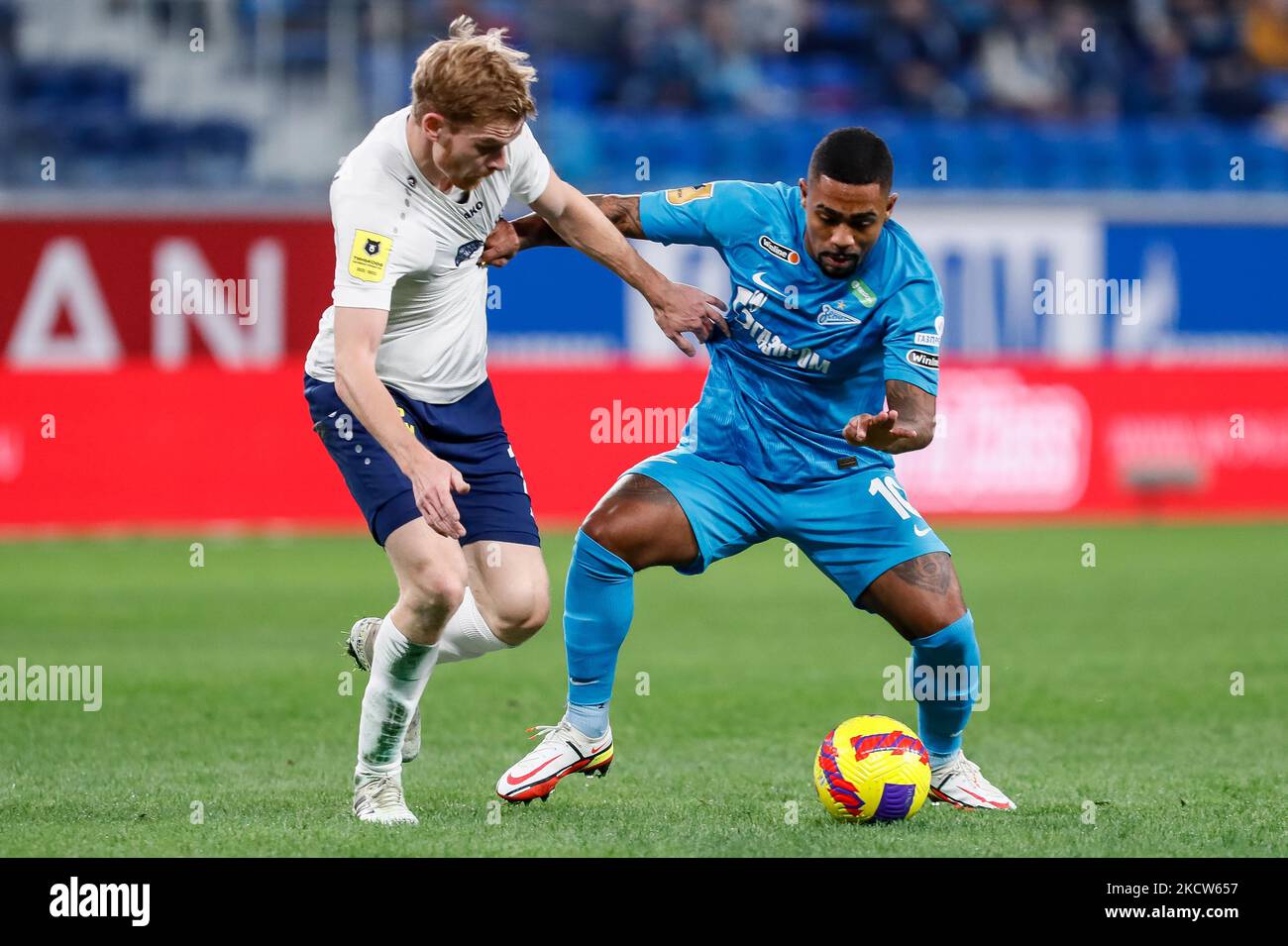 Malcom (R) of Zenit St. Petersburg and Pavel Mogilevets of Nizhny Novgorod vie for the ball during the Russian Premier League match between FC Zenit Saint Petersburg and FC Nizhny Novgorod on November 19, 2021 at Gazprom Arena in Saint Petersburg, Russia. (Photo by Mike Kireev/NurPhoto) Stock Photo