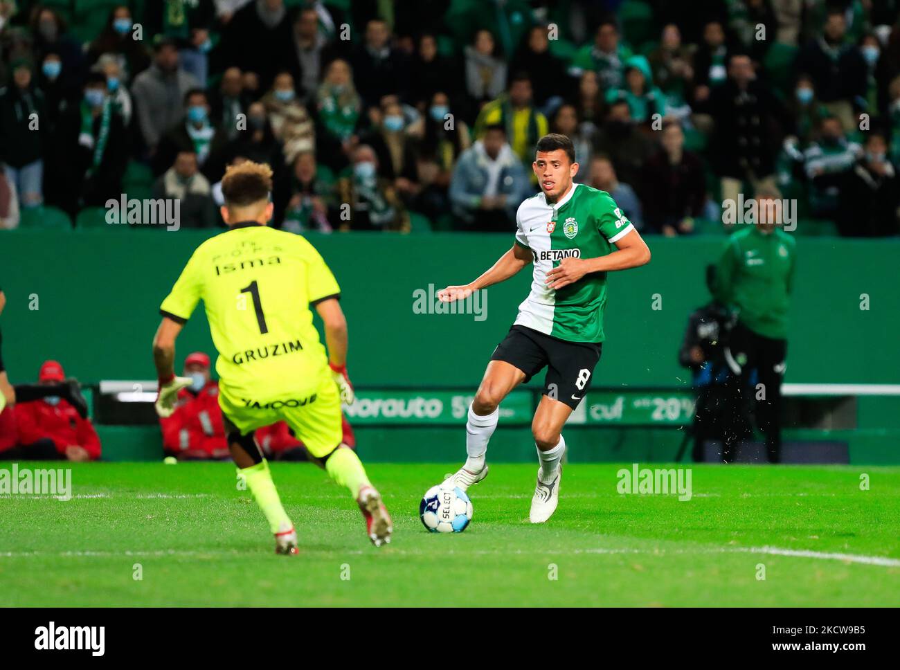 Matheus Nunes during the Taca de Portugal match between Sporting CP and Varzim SC at Estadio Jose Alvalade on November 18, 2021 in Lisbon, Portugal.(Photo by Paulo Nascimento/NurPhoto) Stock Photo