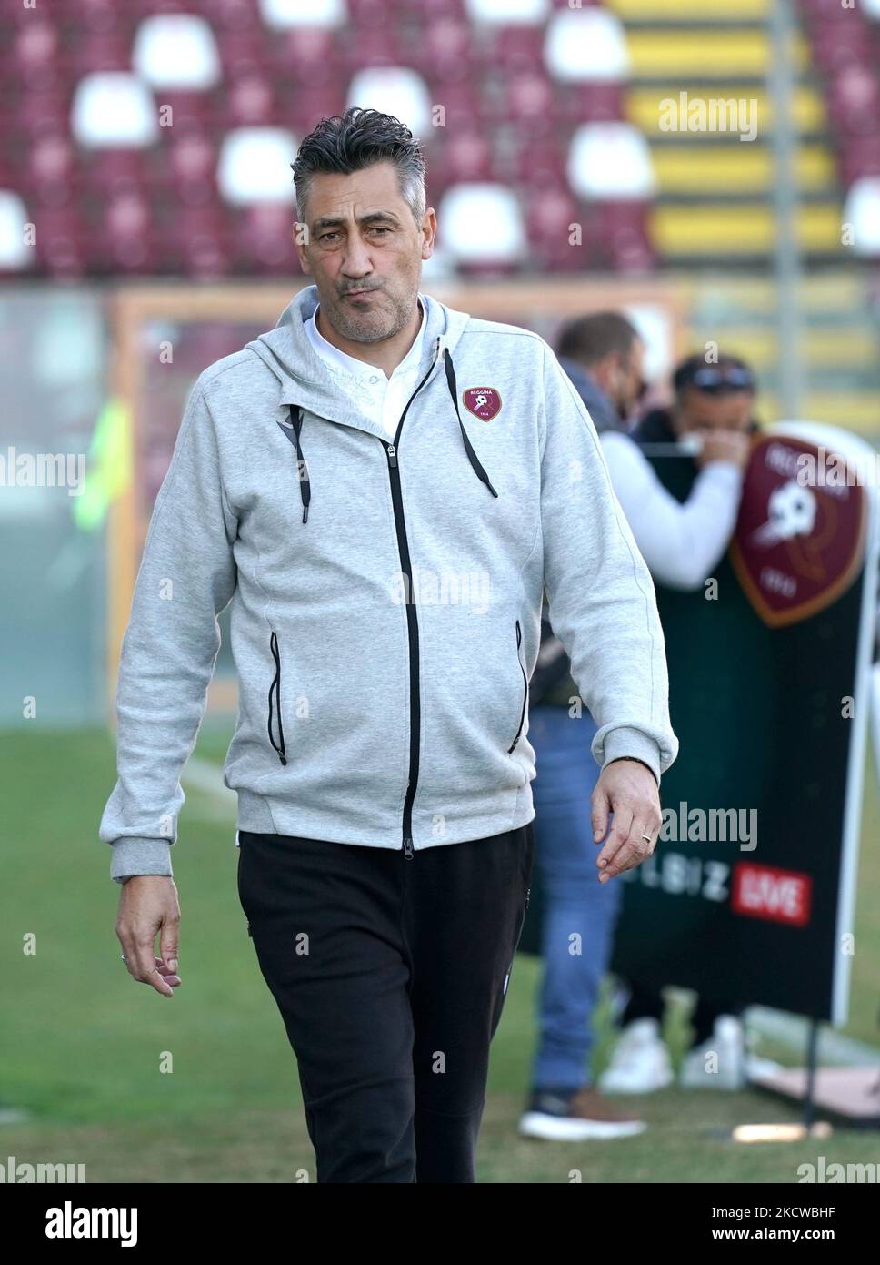 Alfredo Aglietti head coach of Reggina 1914 during the Serie B match between Reggina 1914 and Us Cremonese on November 21, 2021 stadium Oreste Granillo in Reggio Calabria, Italy. (Photo by Gabriele Maricchiolo/NurPhoto) Stock Photo