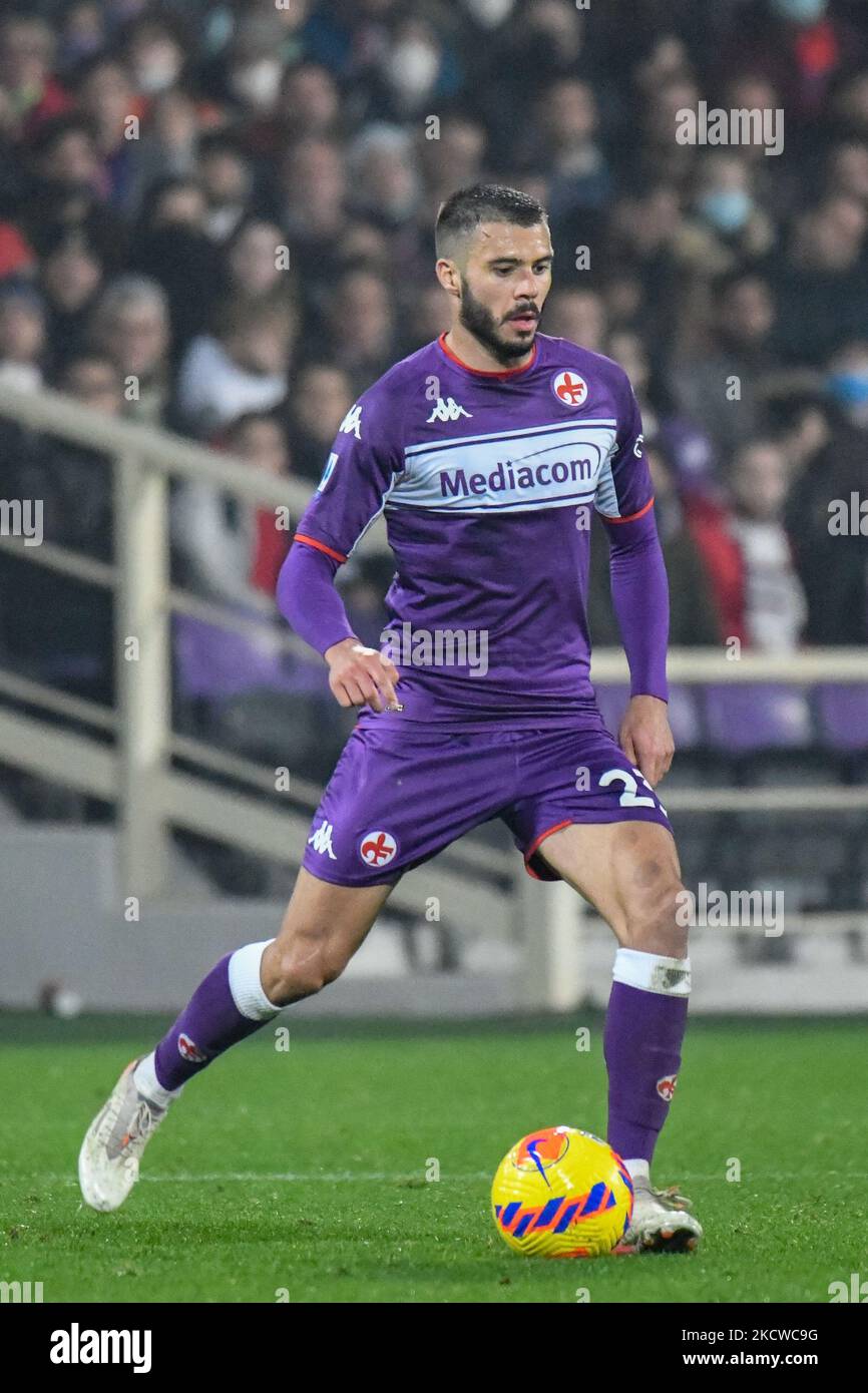 Artemio Franchi stadium, Florence, Italy, October 31, 2021, Lorenzo Venuti ( Fiorentina) and Mbala Nzola (Spezia) during ACF Fiorentina vs Spezia Cal  Stock Photo - Alamy