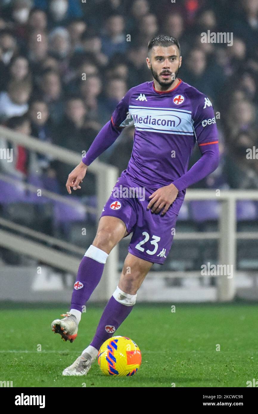 Artemio Franchi stadium, Florence, Italy, October 31, 2021, Lorenzo Venuti ( Fiorentina) and Mbala Nzola (Spezia) during ACF Fiorentina vs Spezia Cal  Stock Photo - Alamy