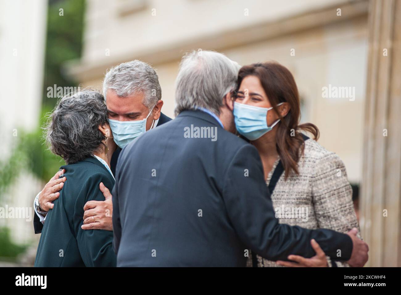 Colombia's President Ivan Duque (Right) and his wife Maria Juliana Ruiz Sandoval receive the United Nations Secretary General Antonio Guterres and his wife Catarina de Almeida Vaz at Colombia's presidential palace during the visit of the United Nations Secretary-General Antonio Guterres for the 5 year anniversary of the peace treaty between the Revolutionary Armed Forces of Colombia (FARC-EP) and the Colombian government back in 2016. In Bogota, Colombia on November 24, 2021. (Photo by Sebastian Barros/NurPhoto) Stock Photo