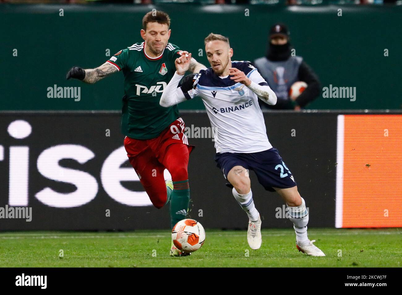 Fedor Smolov (L) of Lokomotiv Moscow and Manuel Lazzari of Lazio vie for the ball during the UEFA Europa League Group E football match between FC Lokomotiv Moscow and SS Lazio on November 25, 2021 at RZD Arena in Moscow, Russia. (Photo by Mike Kireev/NurPhoto) Stock Photo