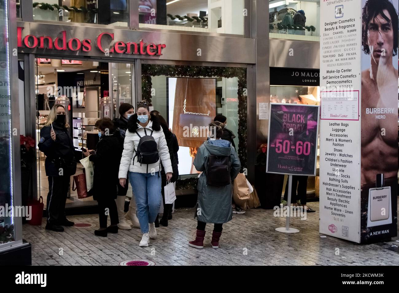 People are shopping from a Hondos Center shop during Black Friday sales  discounts in the center of Athens, Greece on November 26, 2021. (Photo by  Nikolas Kokovlis/NurPhoto Stock Photo - Alamy