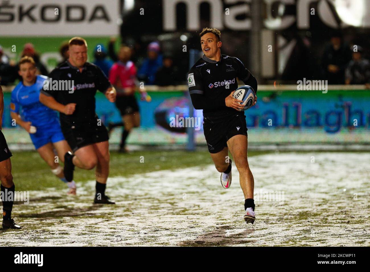 Adam Radwan coast in to score during the Gallagher Premiership match between Newcastle Falcons and Worcester Warriors at Kingston Park, Newcastle on Friday 26th November 2021. (Photo by Chris Lishman/MI News/NurPhoto) Stock Photo