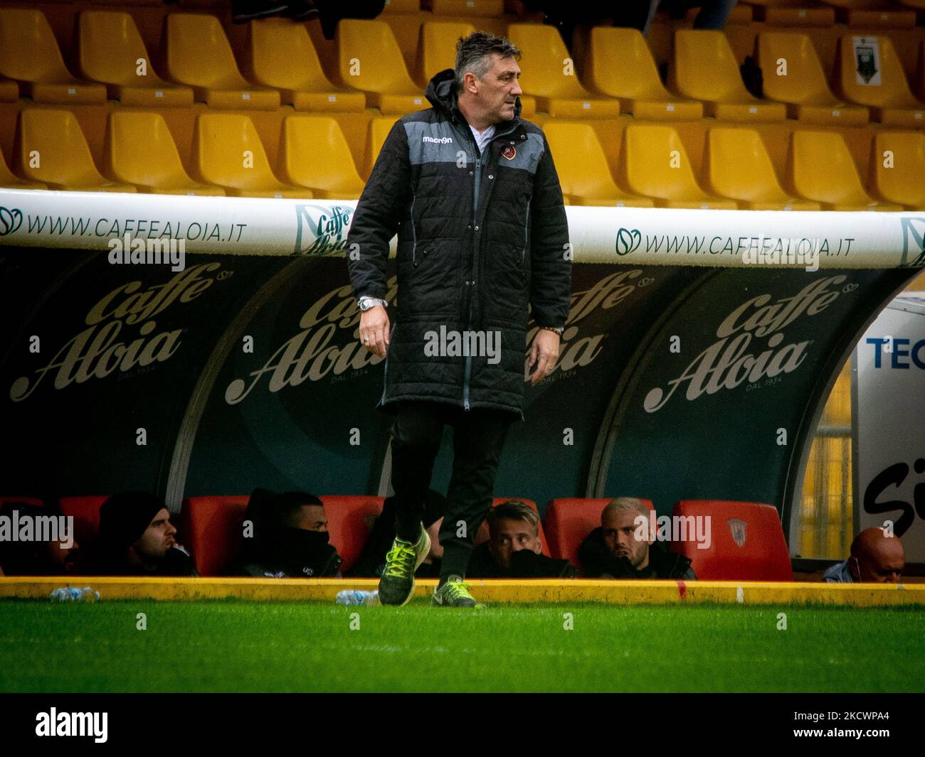 Aglietti Alfredo coach Reggina during the Italian soccer Serie B match Benevento Calcio vs Reggina 1914 on November 27, 2021 at the Stadio Ciro Vigorito in Benevento, Italy (Photo by Valentina Giannettoni/LiveMedia/NurPhoto) Stock Photo