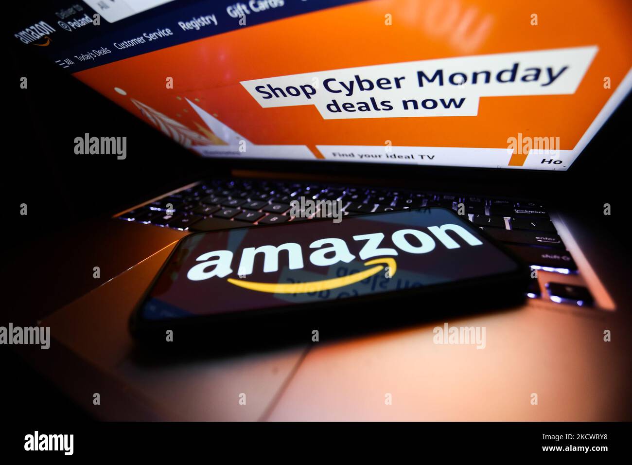Logo amazon black hi-res stock photography and images - Alamy