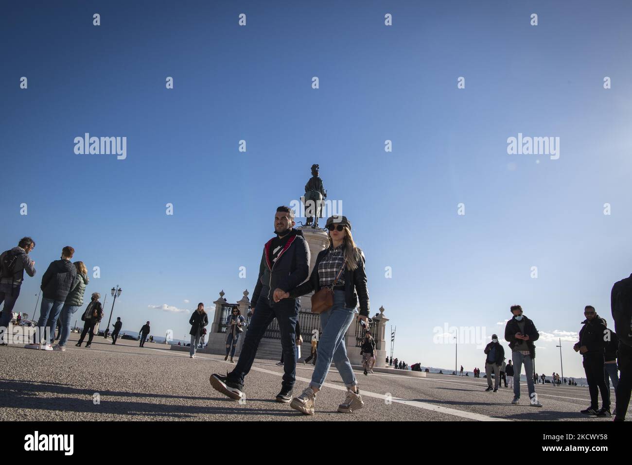 People take walks near Praça de Comercio, Lisbon. November 26, 2021. Prime Minister António Costa said that the omicron variant of COVID-19 has not yet been detected in Portugal, but that if it is, 'appropriate measures' will be taken. (Photo by Jorge Mantilla/NurPhoto) Stock Photo
