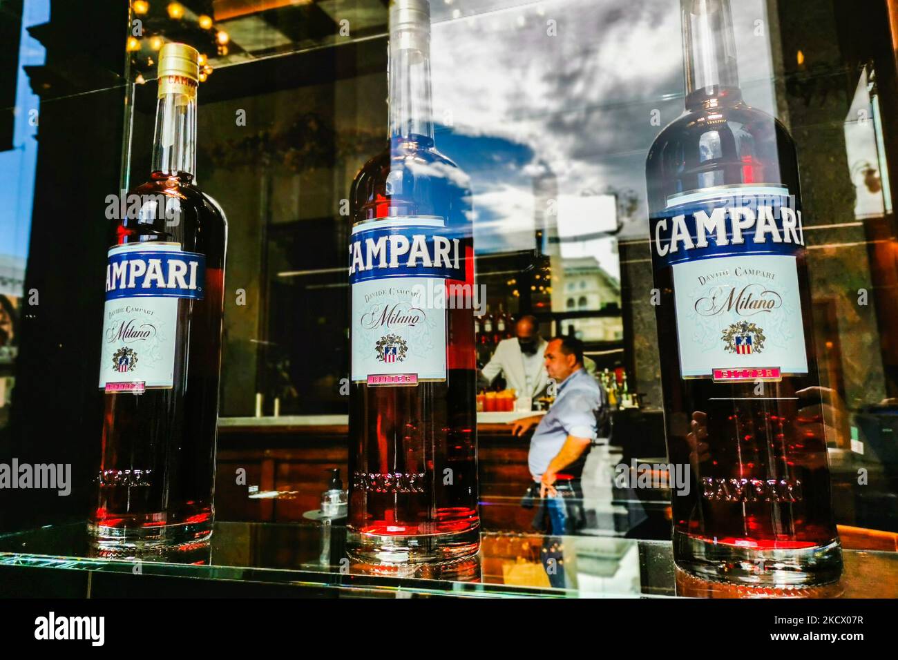Bottles of Campari are seen in a window of a drin kbar in Milan, Italy on October 6, 2021. (Photo by Beata Zawrzel/NurPhoto) Stock Photo