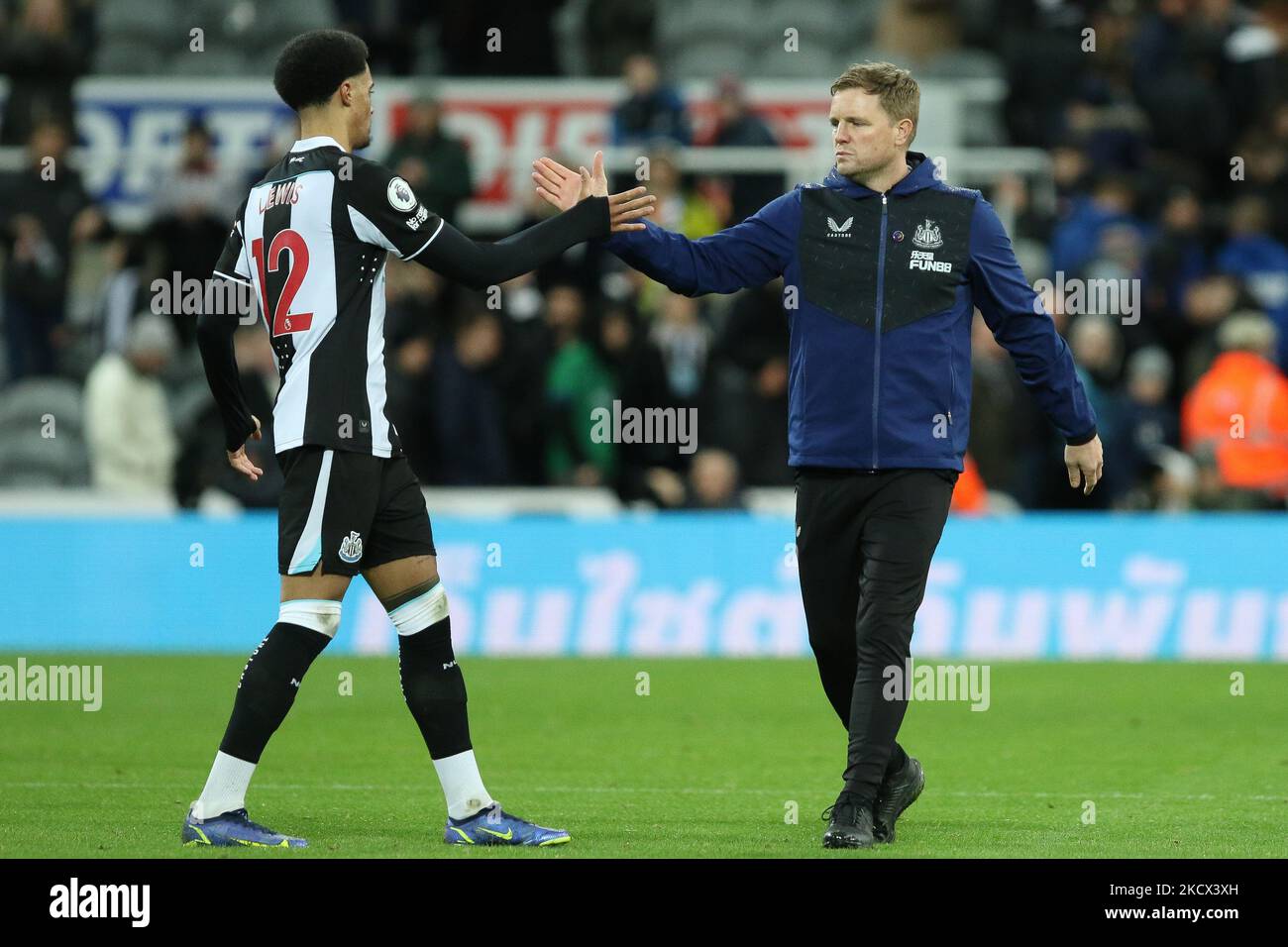 Newcastle United Managerr, Eddie Howe, interacts with Jamal Lewis of Newcastle United during the Premier League match between Newcastle United and Norwich City at St. James's Park, Newcastle on Tuesday 30th November 2021. (Photo by Will Matthews/MI News/NurPhoto) Stock Photo
