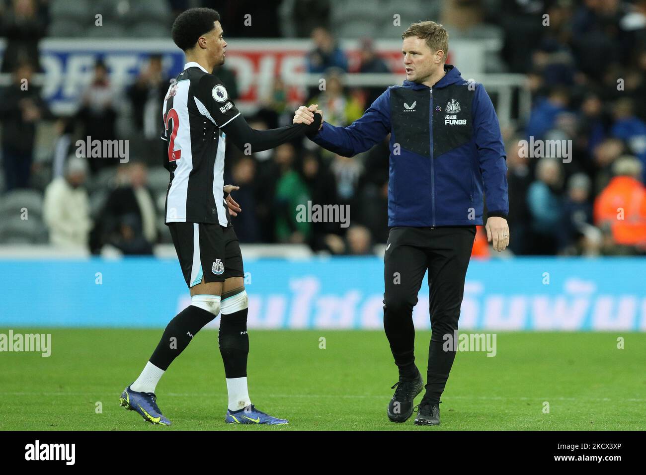 Newcastle United Managerr, Eddie Howe, interacts with Jamal Lewis of Newcastle United during the Premier League match between Newcastle United and Norwich City at St. James's Park, Newcastle on Tuesday 30th November 2021. (Photo by Will Matthews/MI News/NurPhoto) Stock Photo