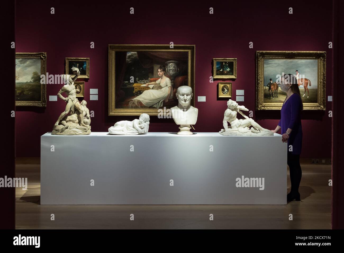 LONDON, UNITED KINGDOM - DECEMBER 03, 2021: A staff member looks at marble bust depicting Roman Emperor Vespasian (Italy, second half of 18 th century) (C), estimate: £5,000-8,000, during a photo call presenting the highlighs from Classic Week online sales at Christie's auction house on December 03, 2021 in London, England. (Photo by WIktor Szymanowicz/NurPhoto) Stock Photo